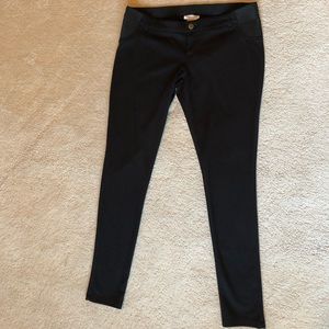 Liz Lange side panel black maternity pants